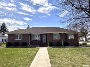 290 W Railroad St, Roseville, IL