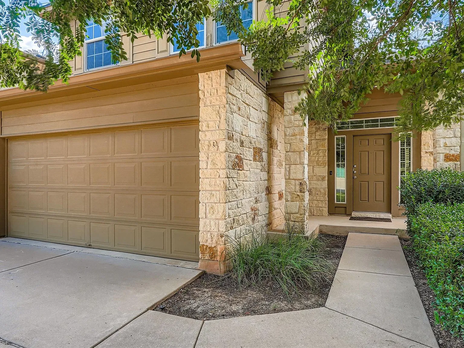 4 bed, 3.0 bath, 1909 sqft, $2,500 — Photo 2