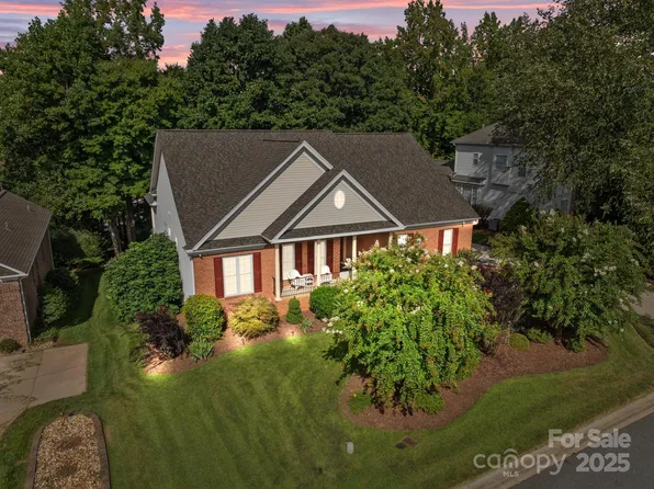 1525 Valhalla Dr, Denver, NC 28037