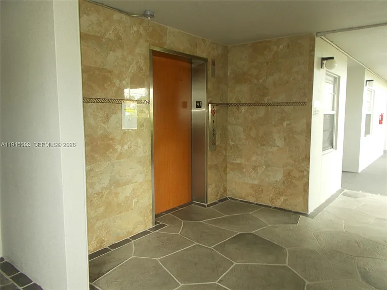 1400 SW 124th Ter #205Q — Photo 8