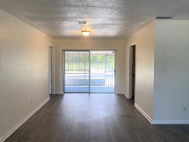 2114 Winnebago Trl — Photo 6