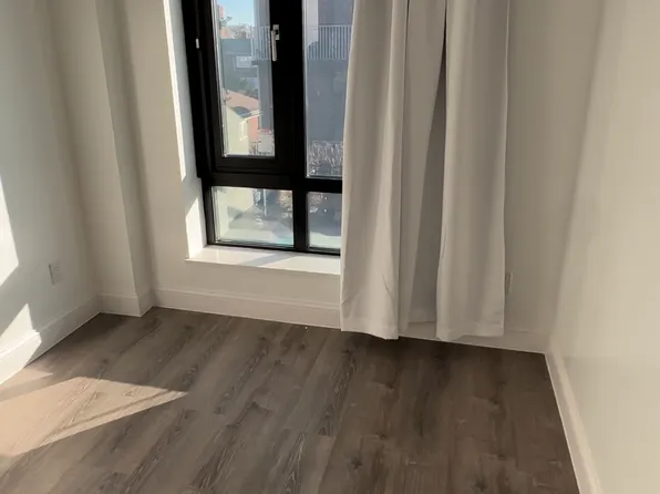 3623 172nd St #3F, Flushing, NY 11358