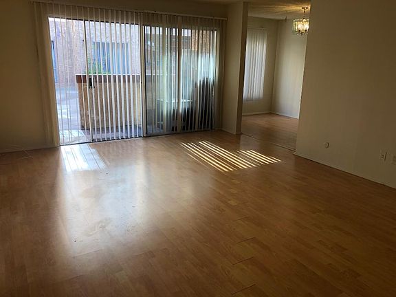 3rd image of 433 N Jackson St APT 106