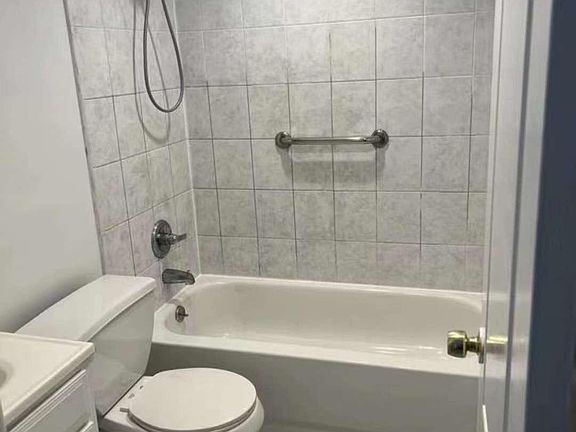 5th image of 165 A Ainsworth Ave