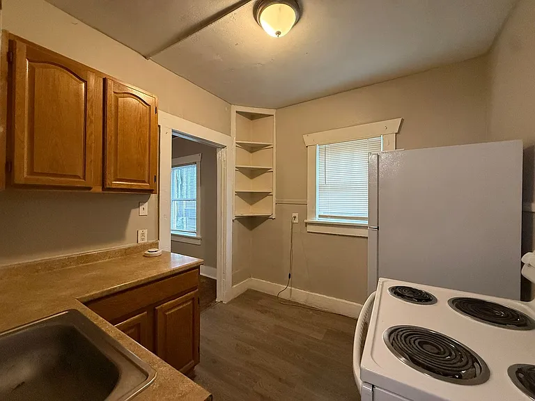 1710 E Victor St #5 — Photo 8
