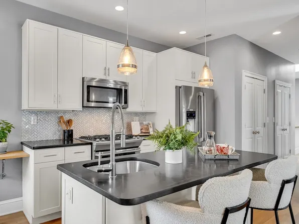 12-14 Pitman St #12A, Somerville, MA 02143