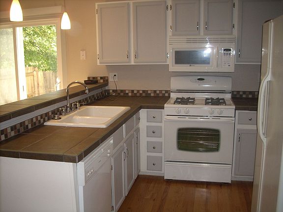 Kitchen- slate, tile, hardwoods & gas