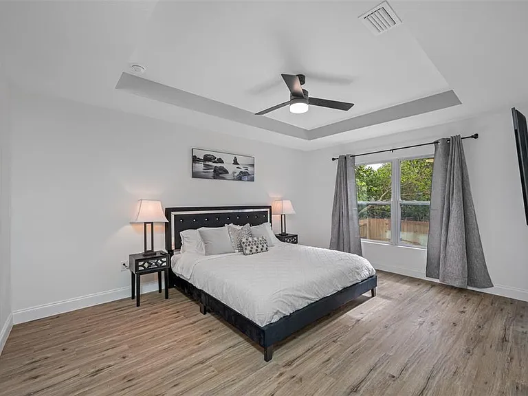 3717 E Clifton St — Photo 24