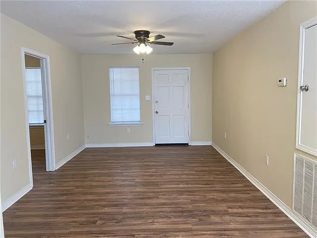 2 bed, 2.0 bath, 900 sqft, $1,000 — Photo 2