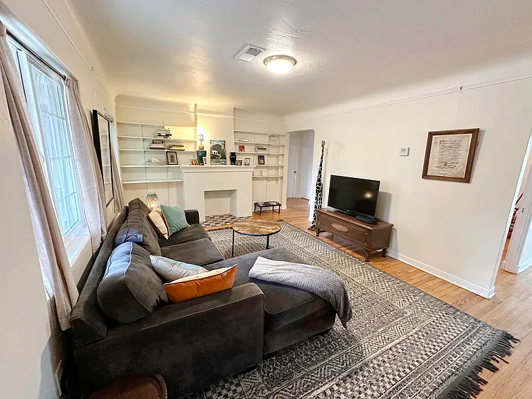 801 Solano Dr NE — Photo 3