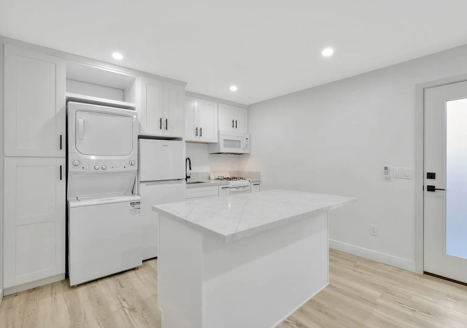 New on the market One bedroom, One bathroom in National City — Photo 1