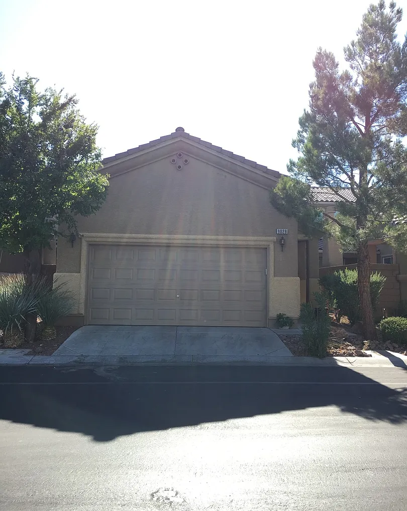 Beautiful 4 bedroom home in SW! — Photo 1