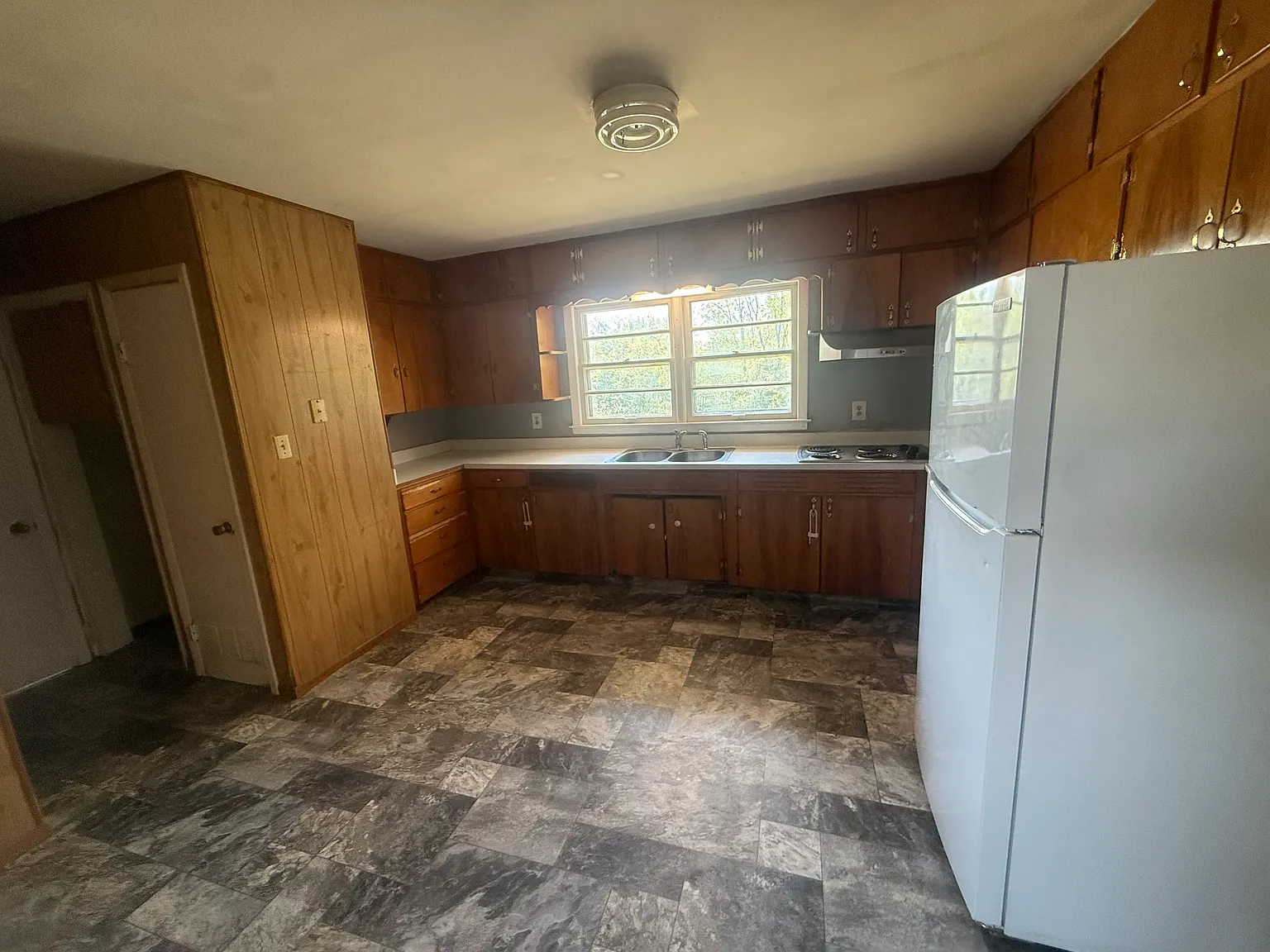 3 bed, 1232 sqft, $1,400 — Photo 4