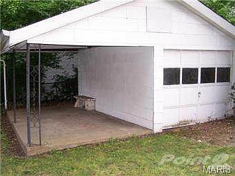 5th image of 326 Hoffmeister Ave