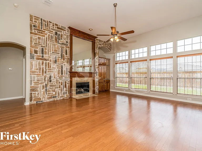 4301 Palmer Dr — Photo 8