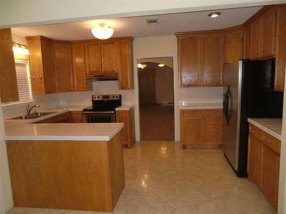 5th image of 2445 Corley St