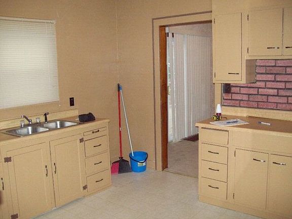 3rd image of 480 Wood St