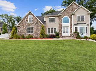 5 Cory Ln, Cumberland, RI 02864