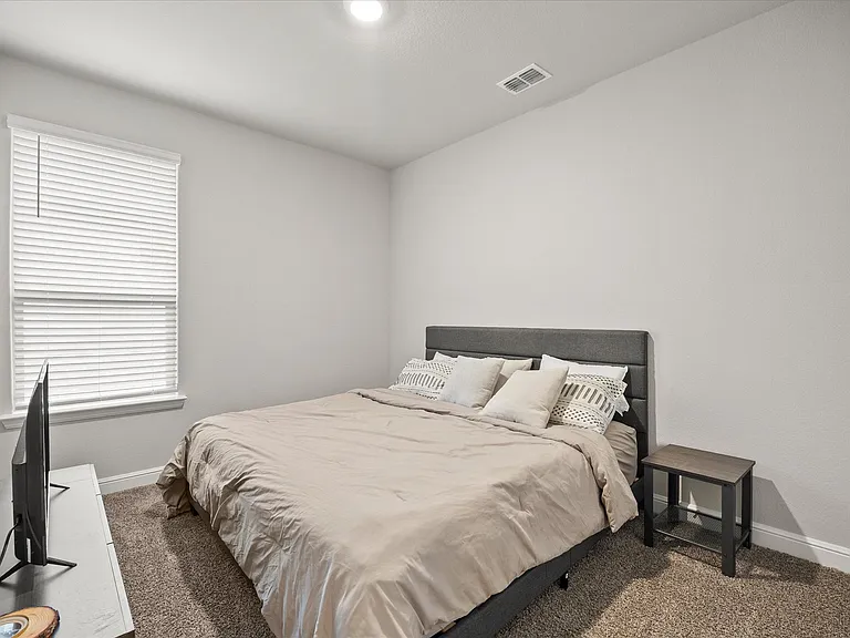 1009 Croxley Way — Photo 5