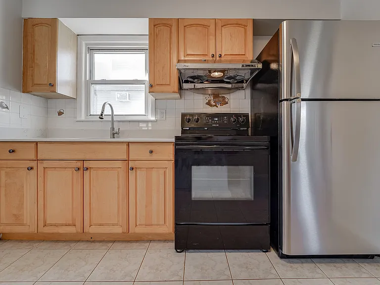 79 Hoyt St #2 — Photo 23