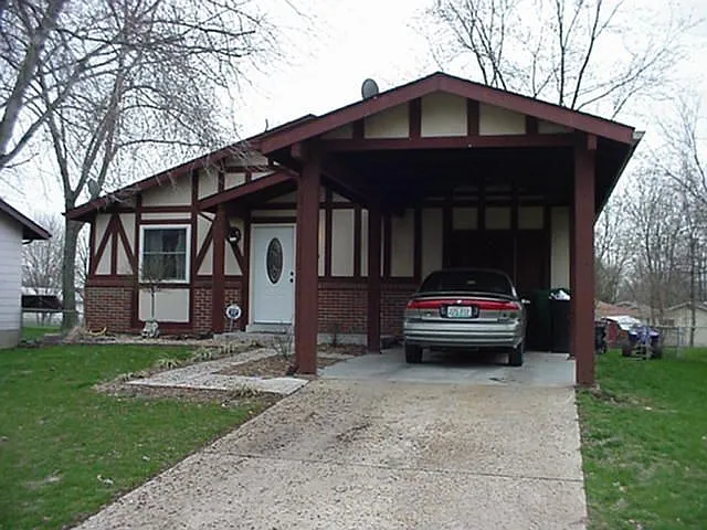 2520 Lindsay Ln photo 1