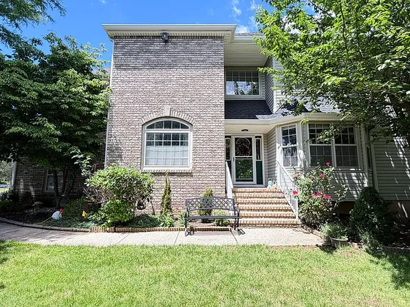 2001 Taggert Dr, Belle Mead, NJ 08502