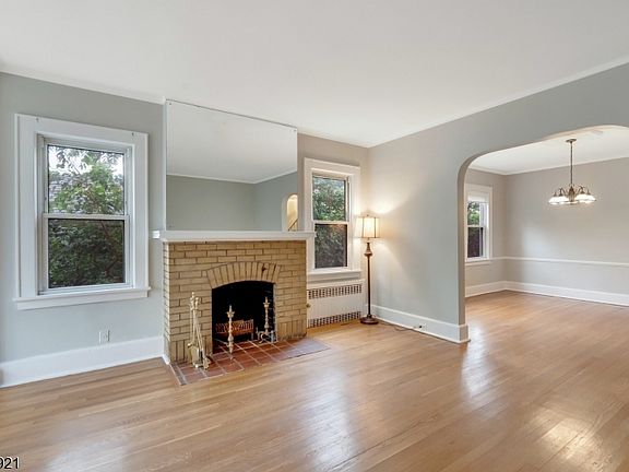 4th image of 304 Verona Ave