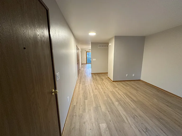2046 Cliff Alex Ct S #4 — Photo 3