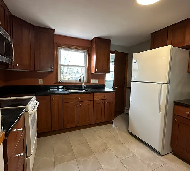 183 Grove St #1 — Photo 9