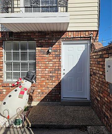 2nd image of 3900 Hessmer Ave APT 17