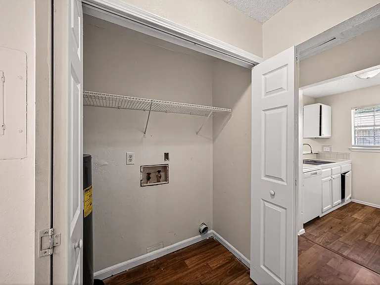 208 Bexar Dr — Photo 26