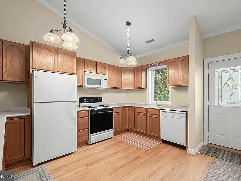 9029A Bronson Dr — Photo 3