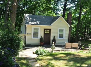 10 Doris Ct, Northport, NY 11768