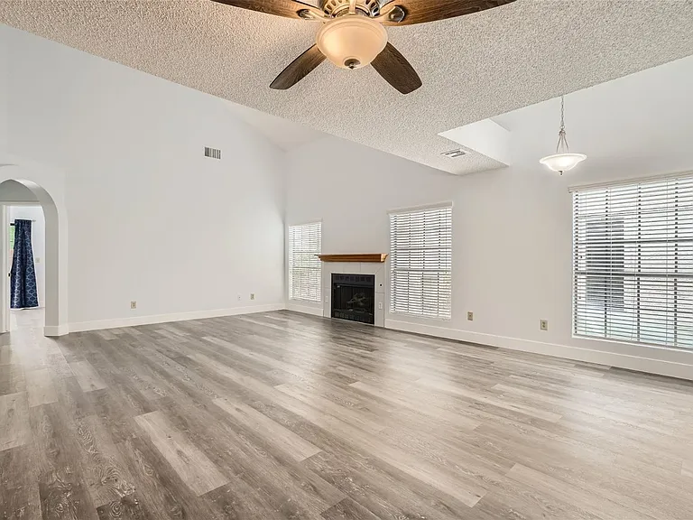 4844 Maryvale Dr — Photo 3