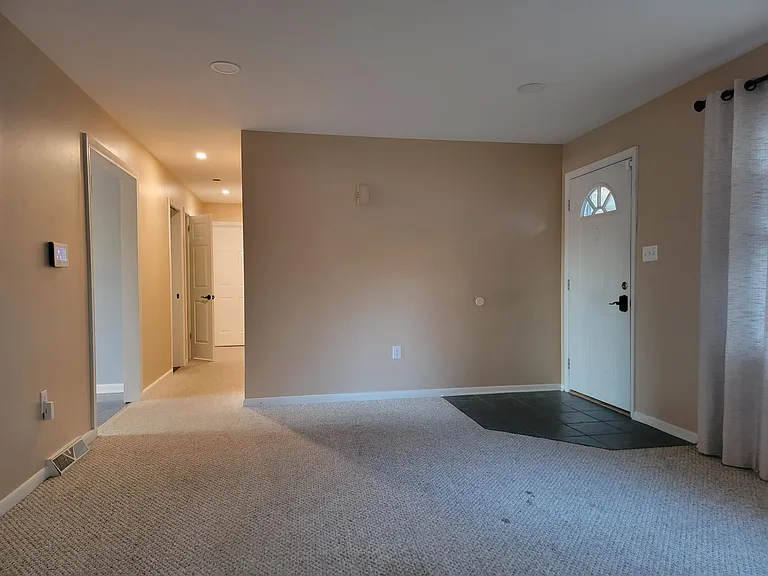 40 Pine Crest Dr — Photo 2
