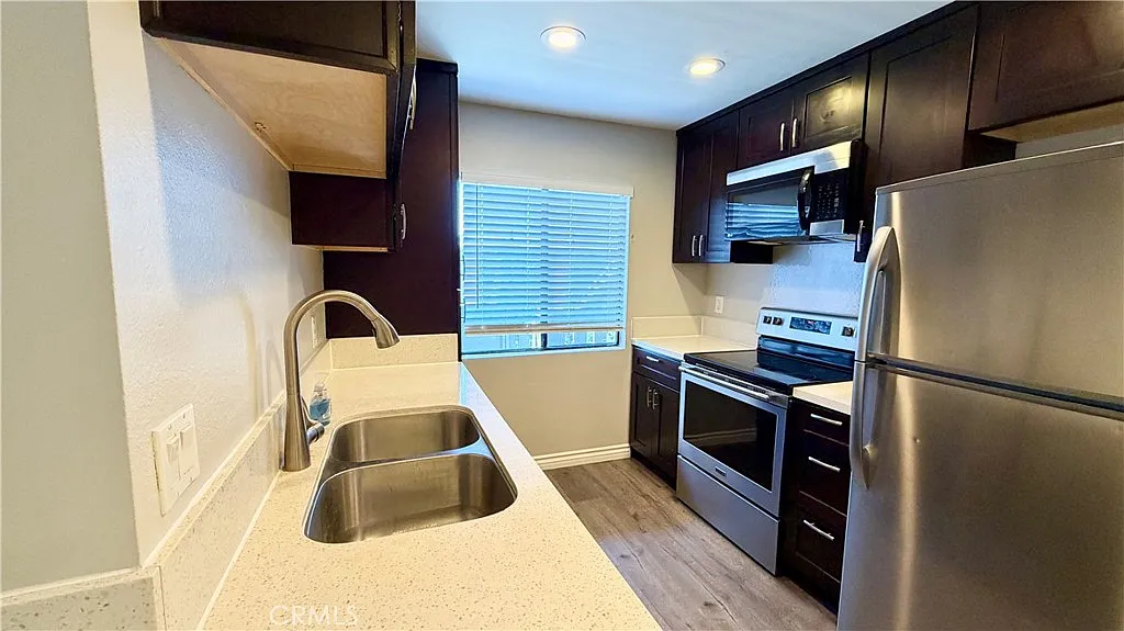 3 bed, 1026 sqft, $3,150 — Photo 1