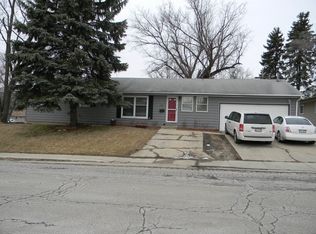 236 Sioux Ave, Carpentersville, IL 60110