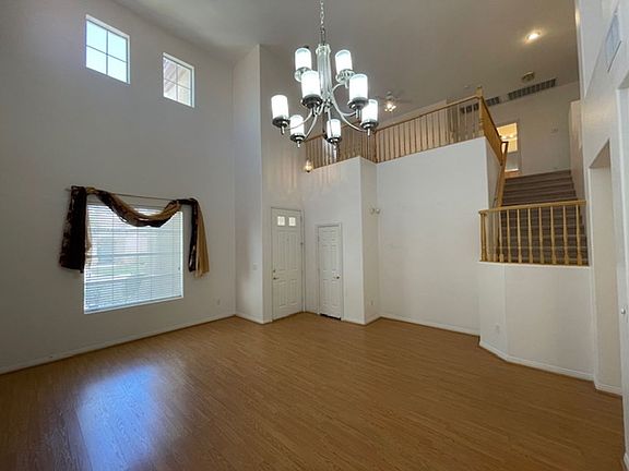 4th image of 367 Palm Trace Ave