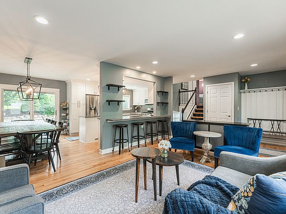 5th image of 9S164 Nantucket Dr