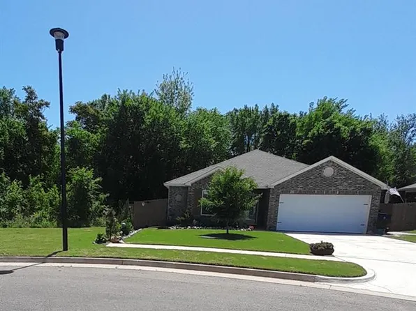 1927 Dillards Dr, Chickasha, OK 73018