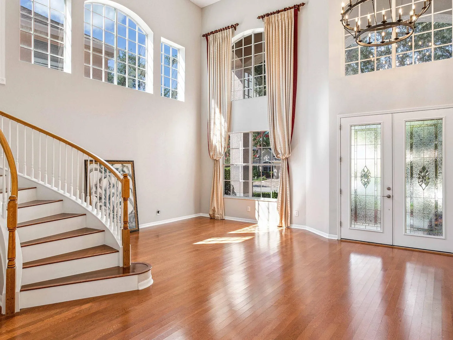 4 bed, 3.5 bath, 3899 sqft, $4,800 — Photo 2