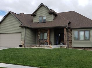813 Park Dr, Hickman, NE 68372