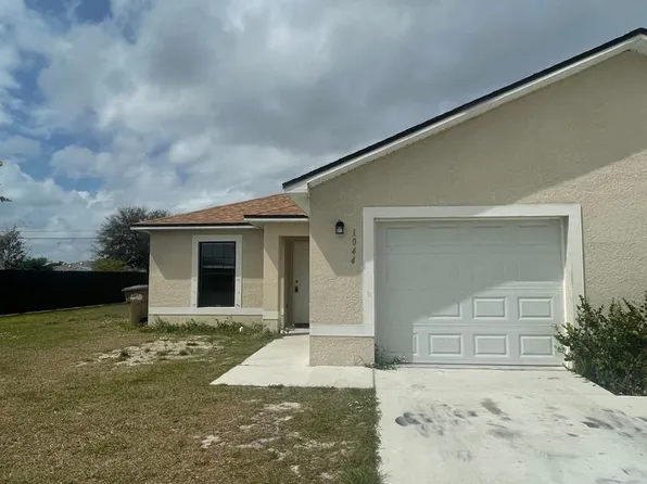 1044 NE 8th Pl, Cape Coral, FL 33909