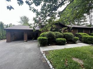 1040 Daniels Farm Rd, Trumbull, CT 06611