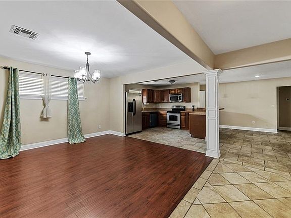 3rd image of 2308 Creely Dr