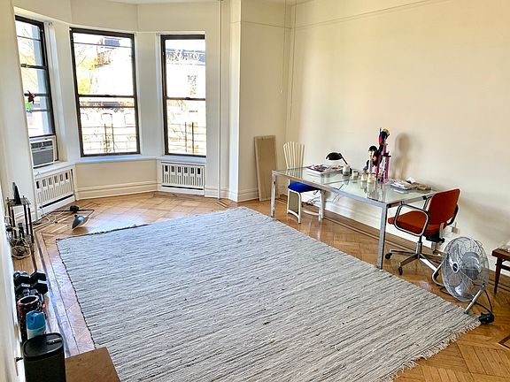 4th image of 210 Park Pl APT 4D