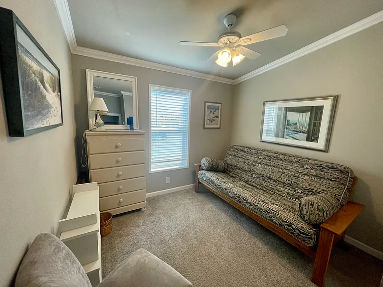 NE Shore Pl — Photo 16