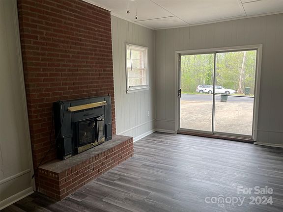 3rd image of 1306 Northwoods Dr