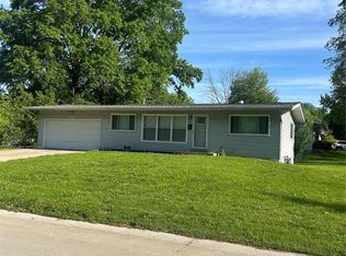 1095 Rogers Ln, Florissant, MO 63033