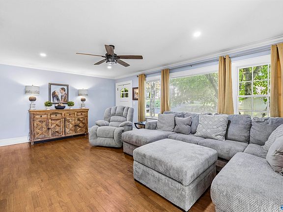 3rd image of 300 16th St NW